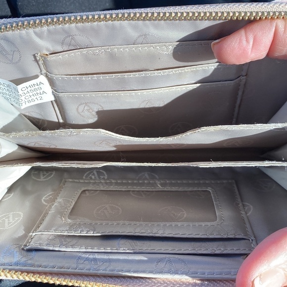 SALE! Adrienne Vittadini Gold Wristlet - Picture 4 of 7